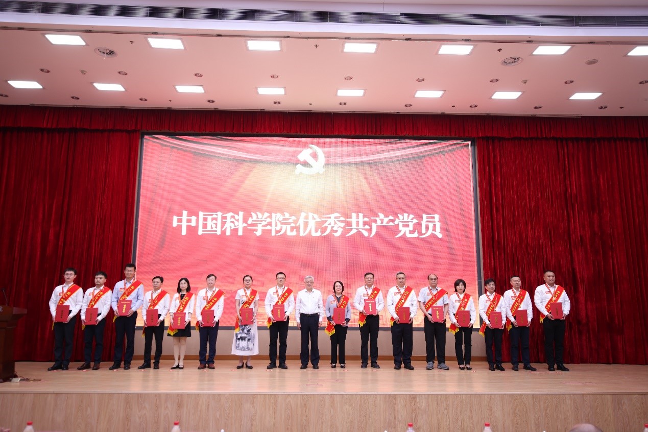 广州能源所袁浩然获tyc1286太阳集团总站“优秀共产党员”称号